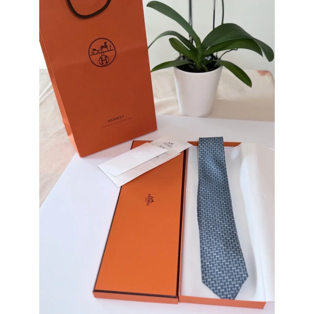 Hermes Mens Silk Twill Tie Boucles en Vrac Blue 006375T 12 NIB